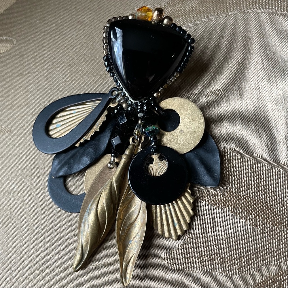 Vintage Onyx Brass Chipita Clip on earrings - Picture 8 of 8